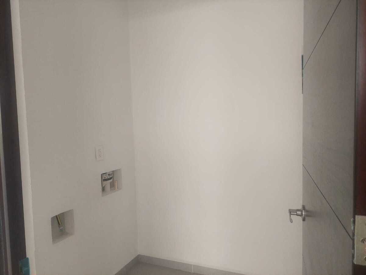 10 of 23: Area de lavado techada