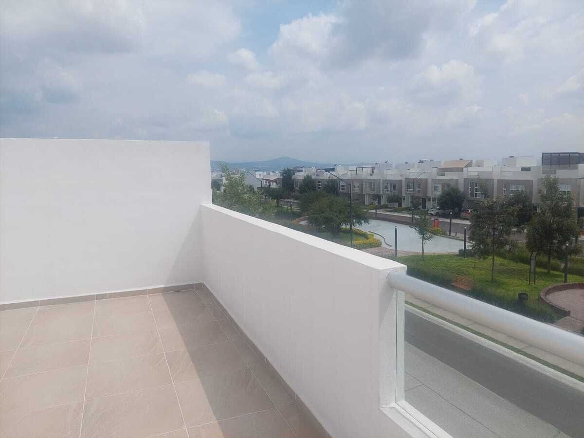 19 of 23: Terraza con vista