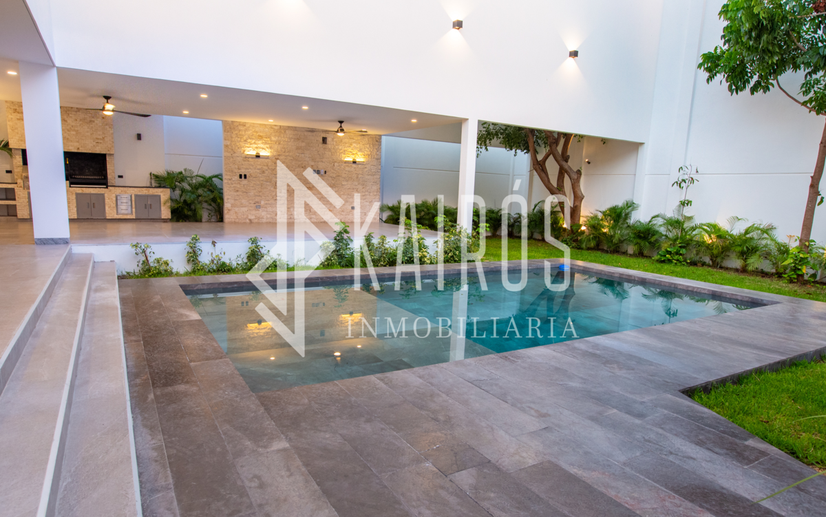 4 de 21: PISCINA