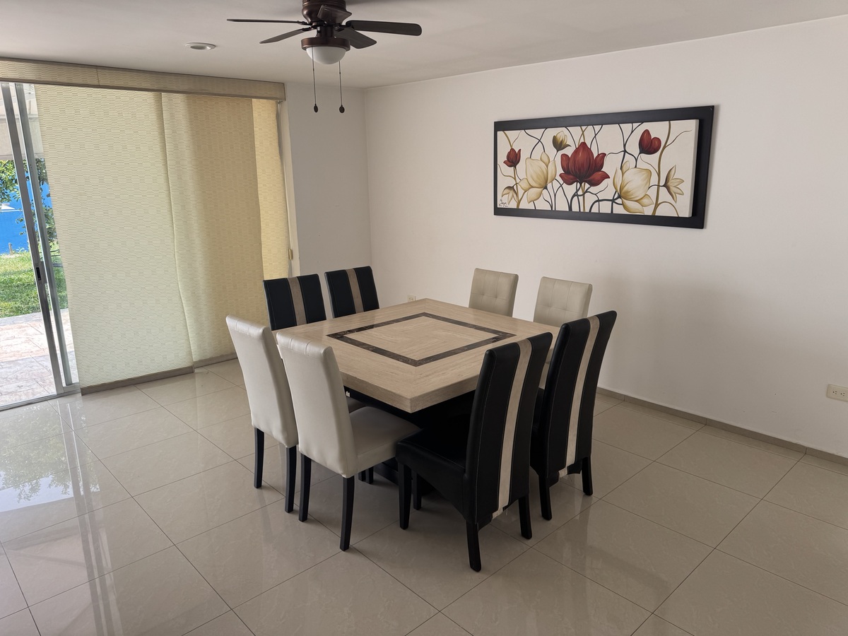 7 de 29: Amplio comedor