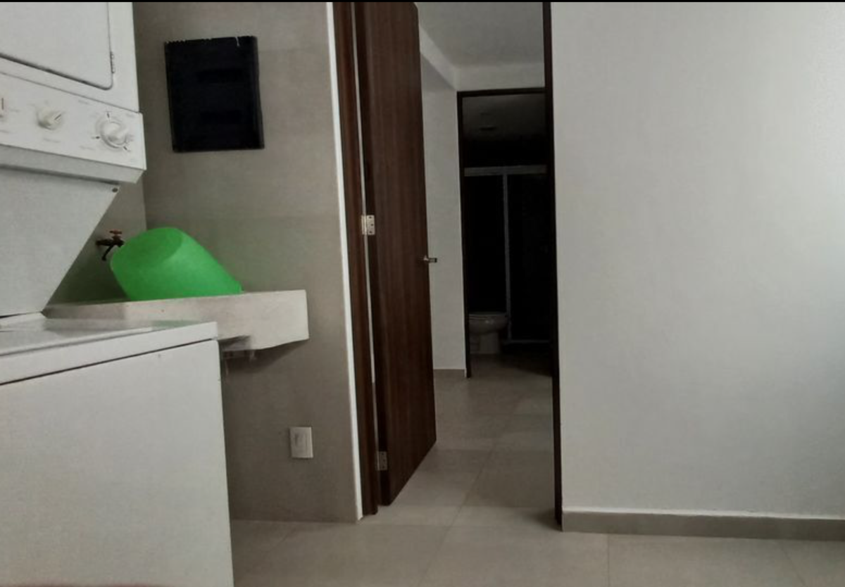 4 de 12: AREA DE SERVICIO