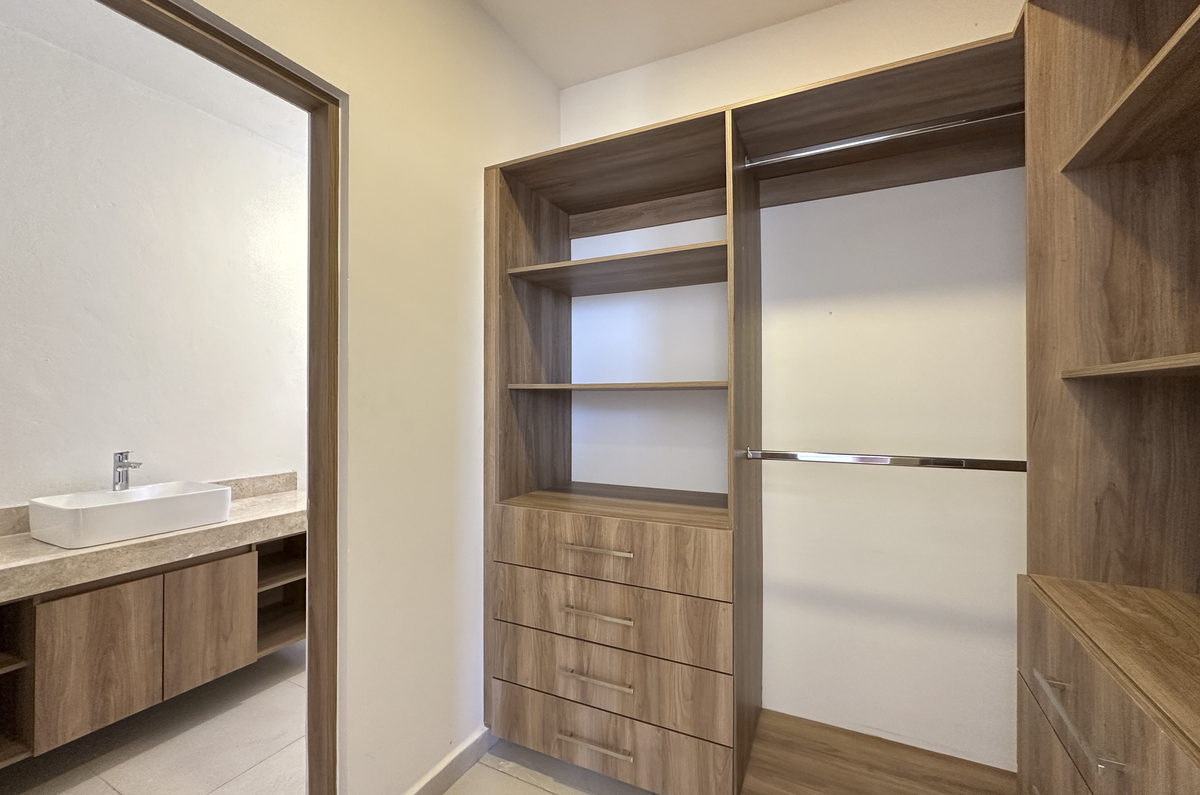 14 de 16: Closet Vestidor