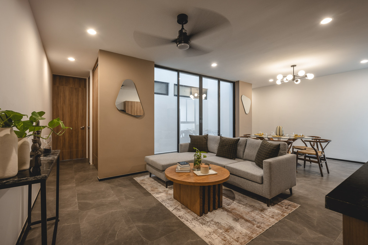 1 of 12: Sala y comedor