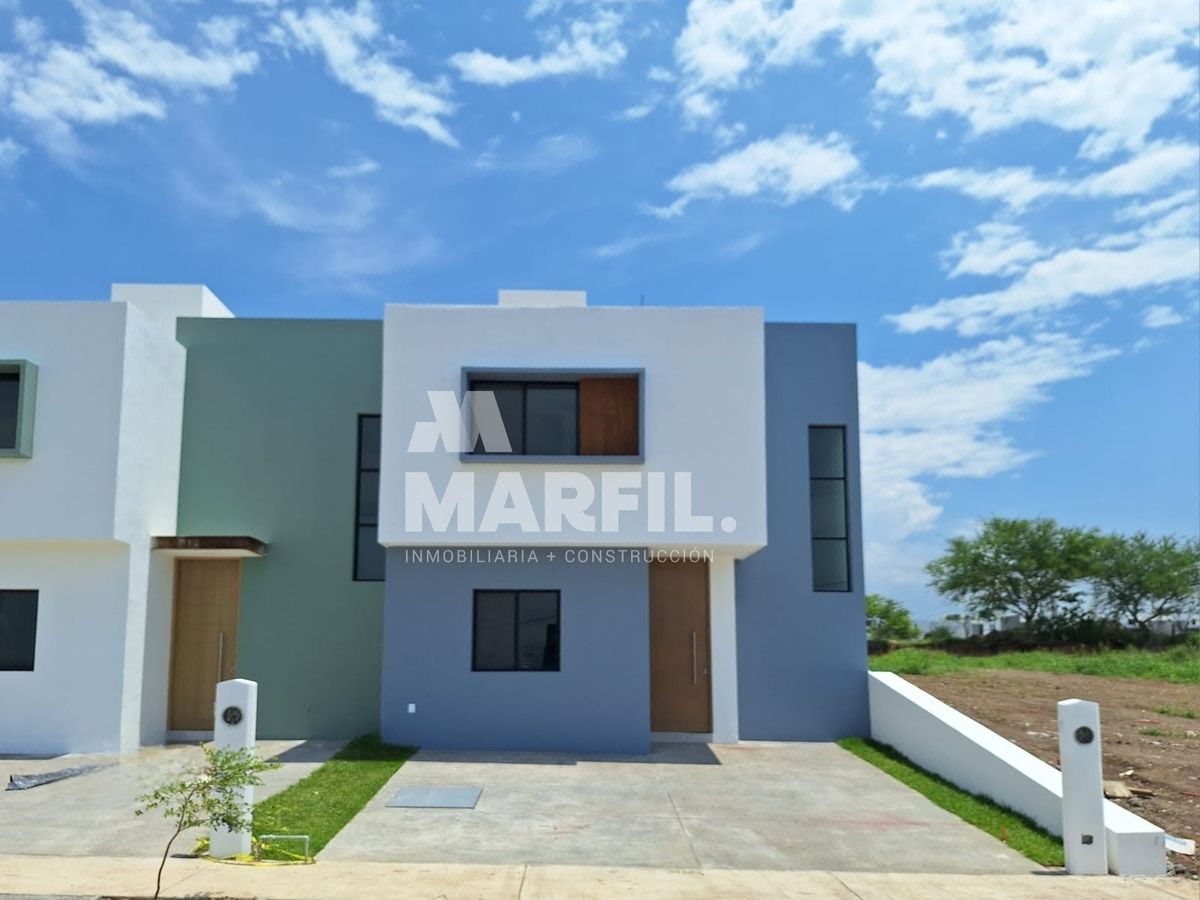 Venta de Casa de 4 Recámaras, 1 en planta baja, al Norte de Villa de Álvarez