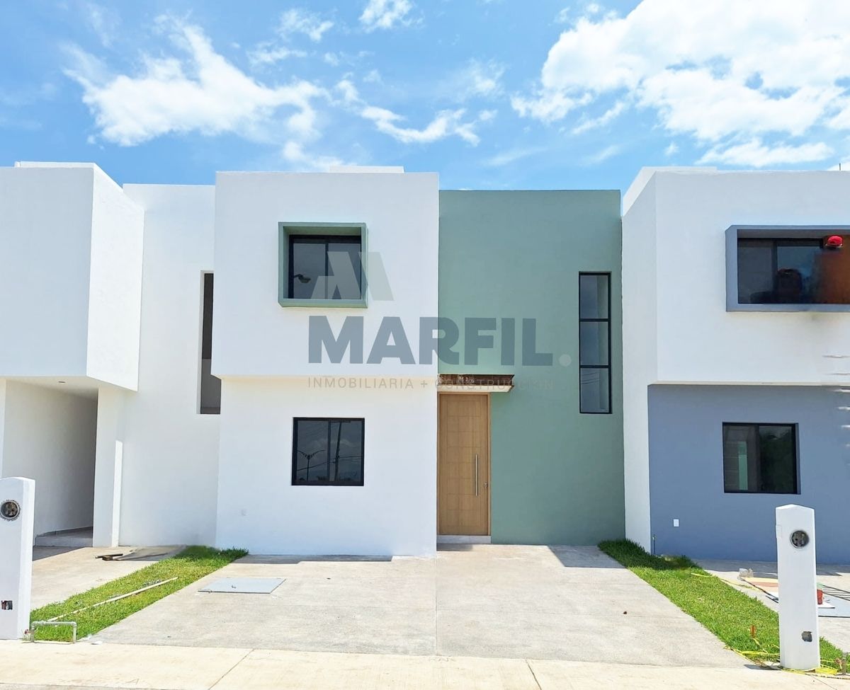 Venta de Casa con Habitación en planta baja al Norte de Villa de Álvarez Colima