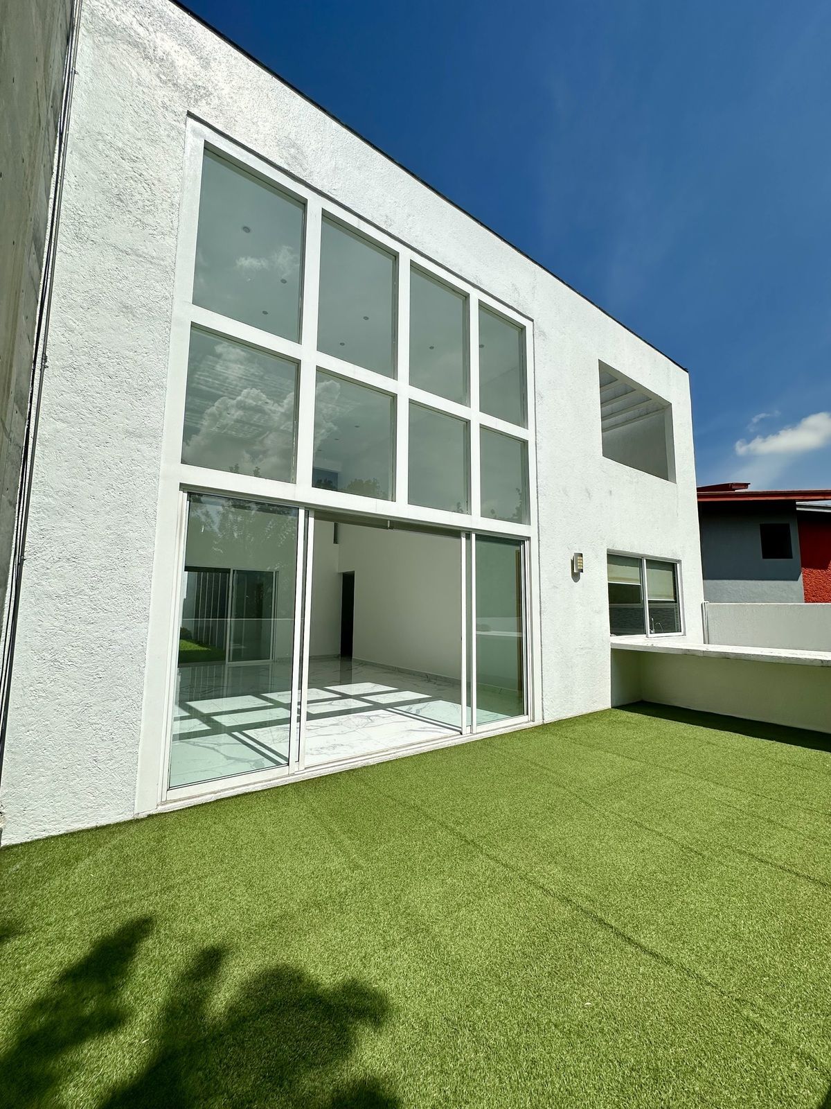CASA MODERNA EN RENTA EN JARDINES EN LA MONTAÑA, foto 1 de 40