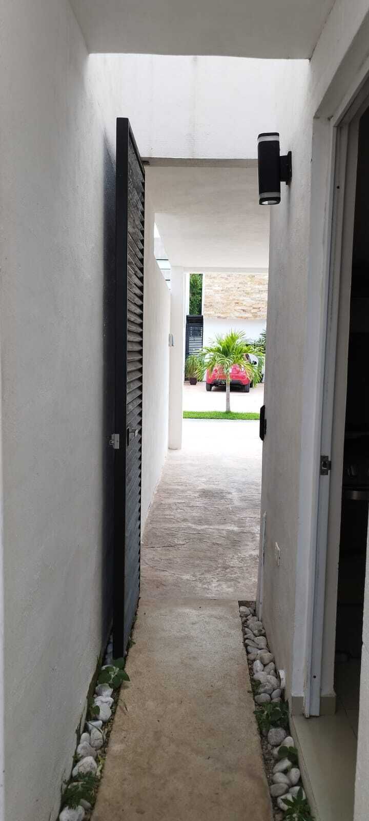 4 de 22: PASILLO DE SERVICIO