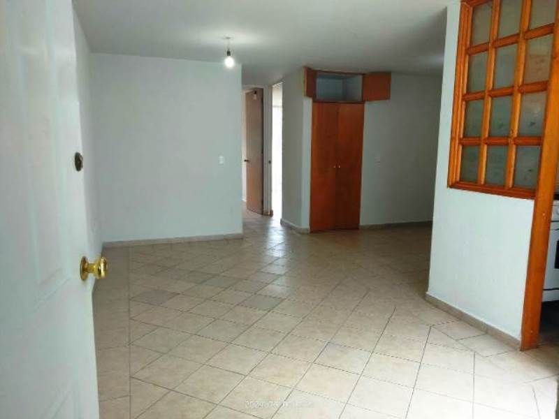 2 de 16: Sala, Comedor y Área de TV