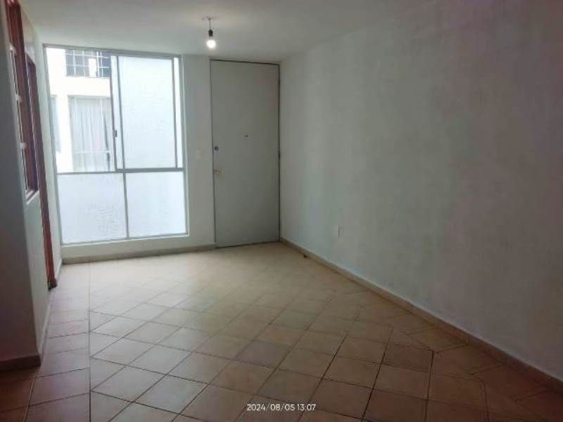 3 de 16: Sala, Comedor + Puerta de Entrada