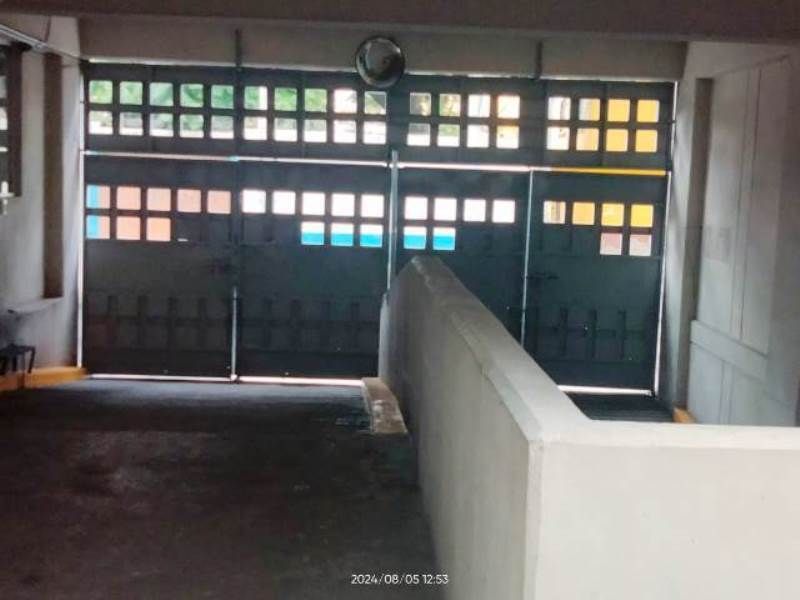 11 de 16: Entrada y Salida de Autos