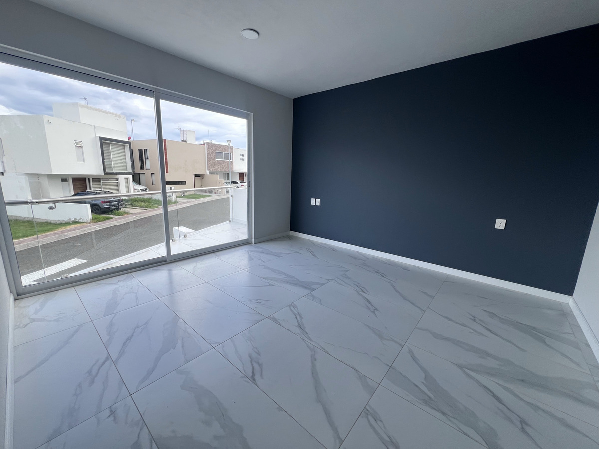 Recámara principal con balcón