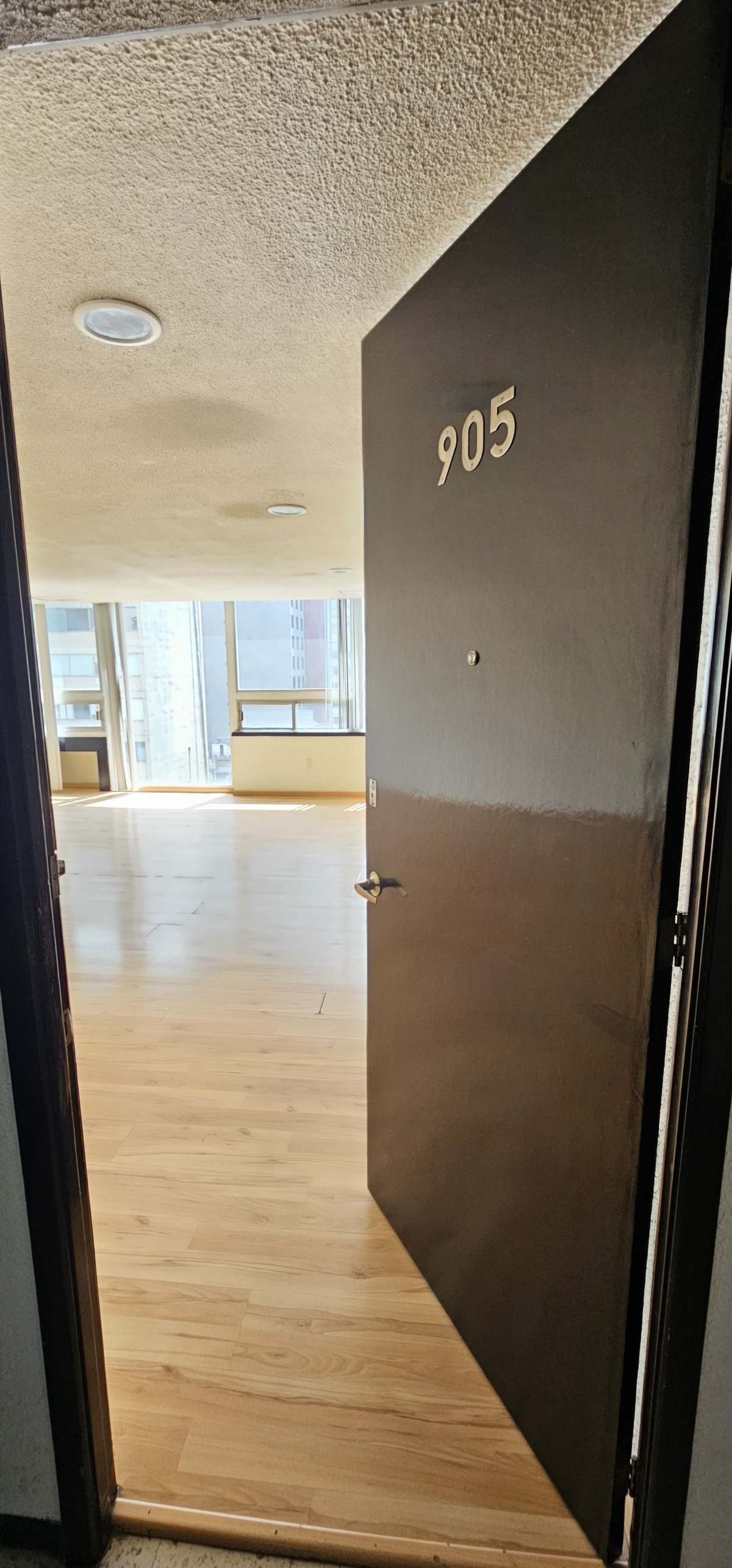 8 de 14: entrada a oficina