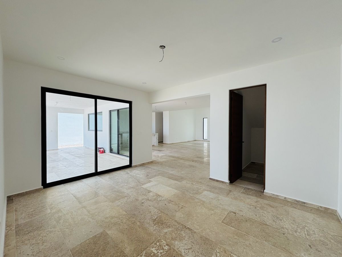 11 de 46: FAMILY ROOM