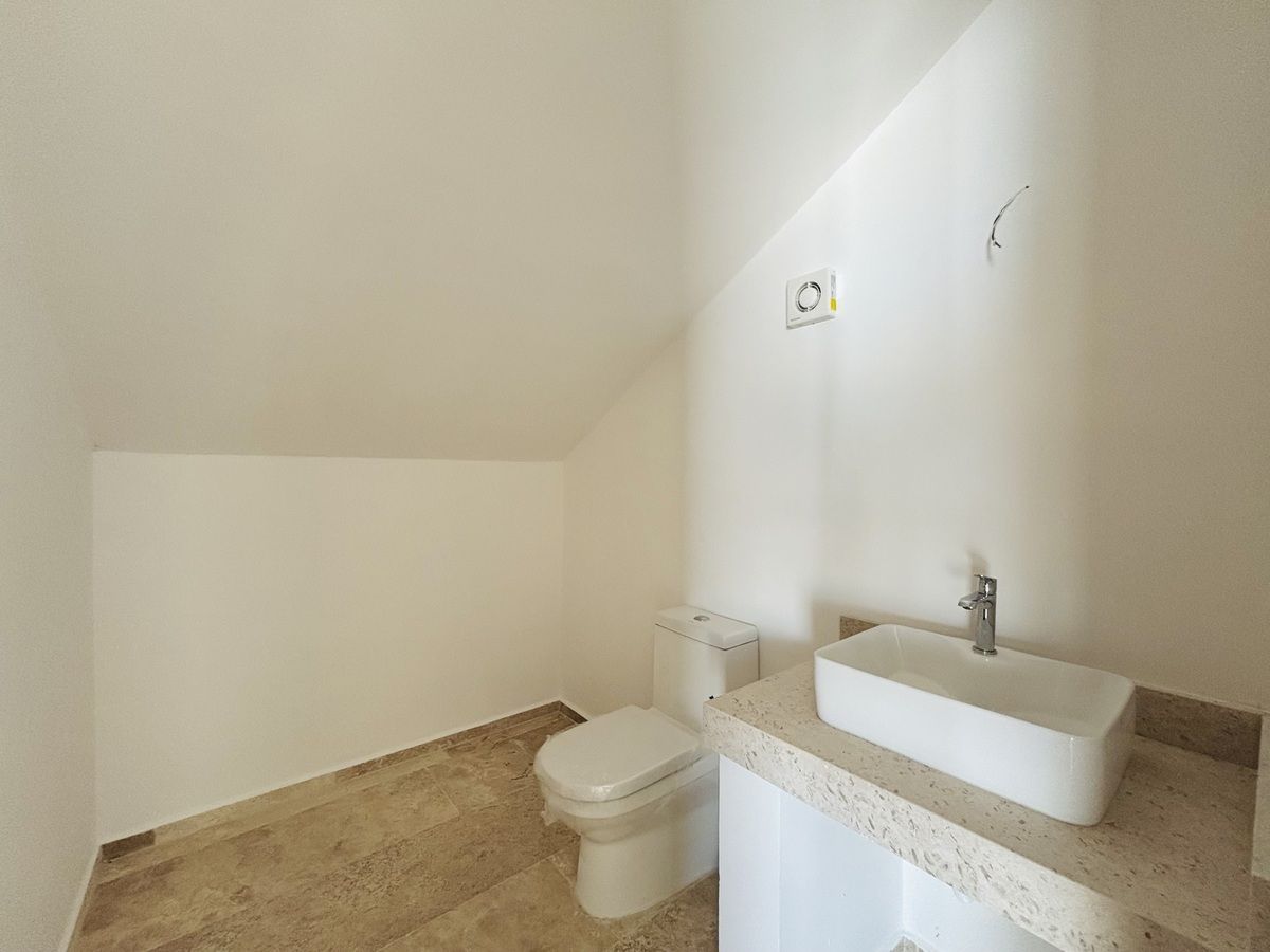 12 de 46: BAÑO VISITAS