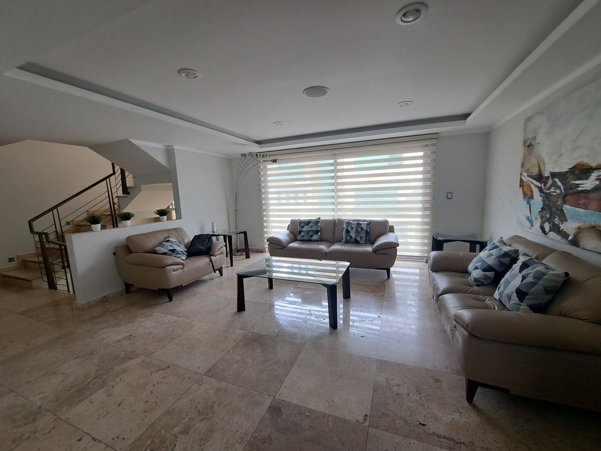 2 de 7: Sala