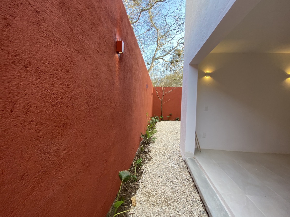 11 of 21: Pasillo de acceso