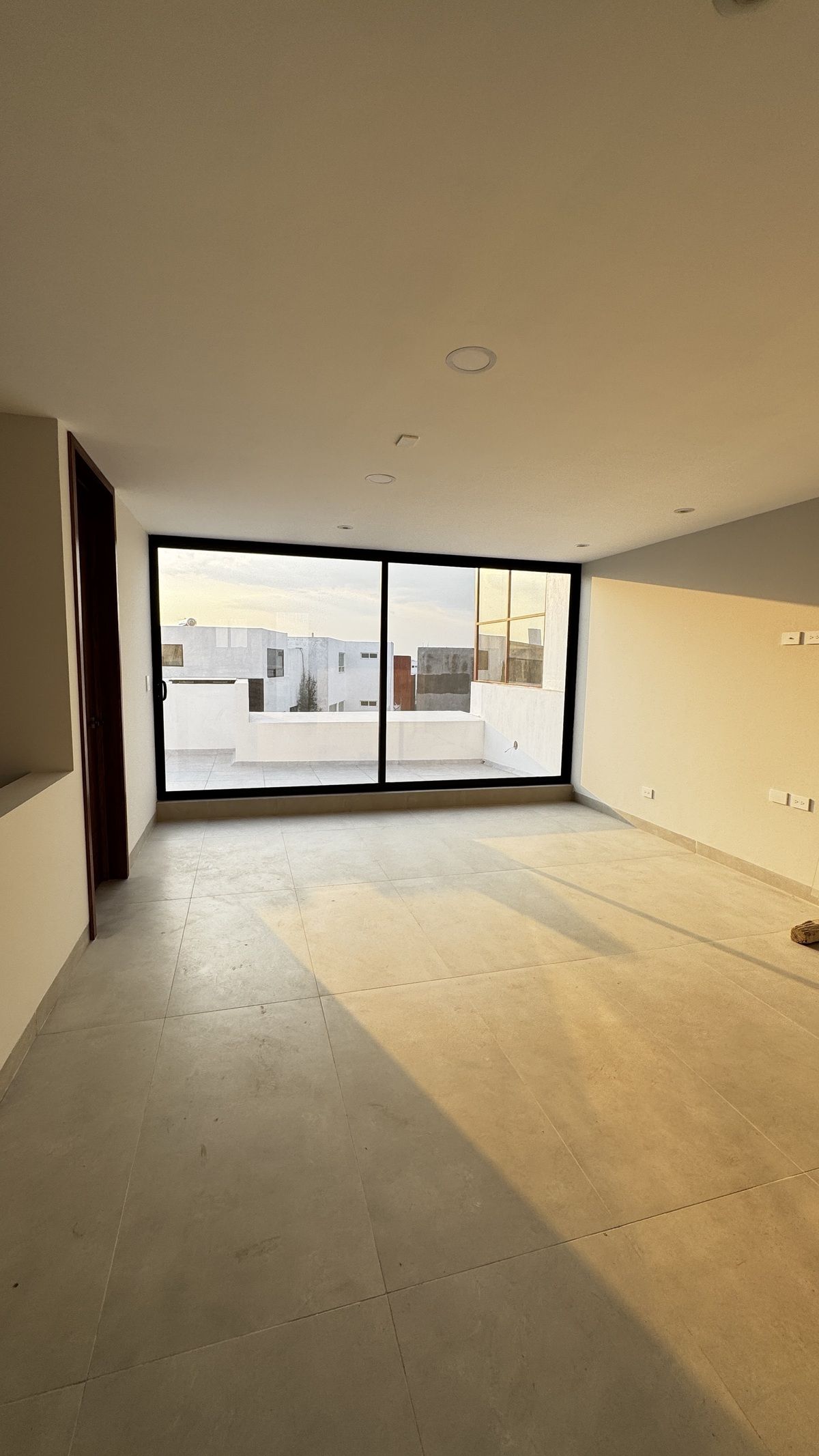 18 de 22: sala de tv y/o game room