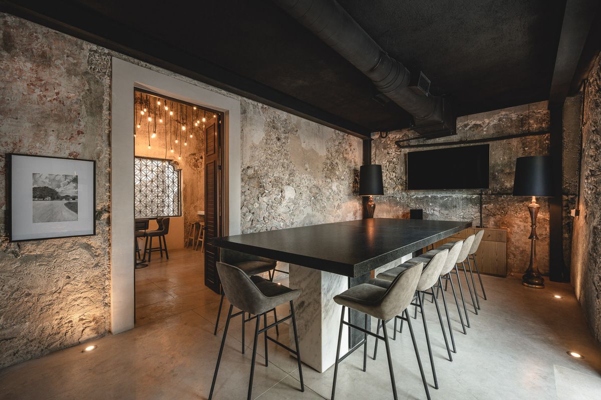 4 de 51: Bar privado