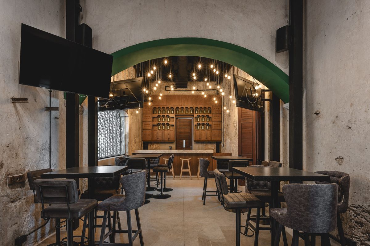 5 de 51: Bar