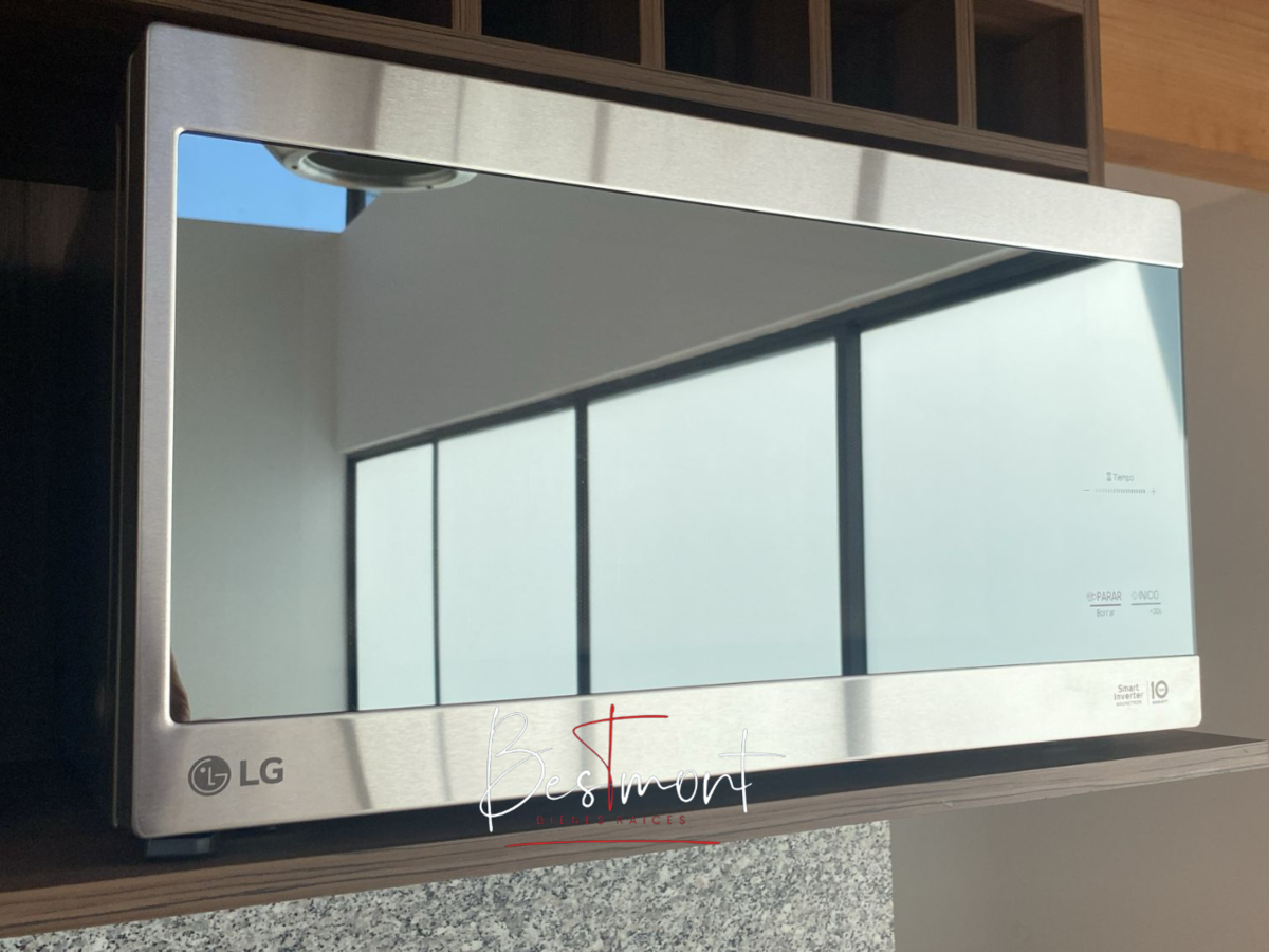 8 de 19: Microondas en cocina