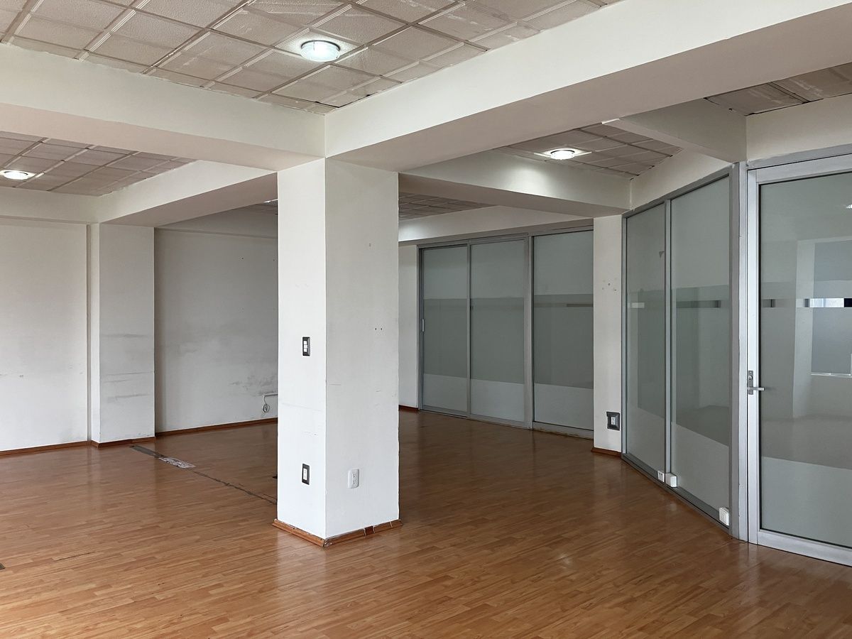 2 of 8: vista hacia los privados