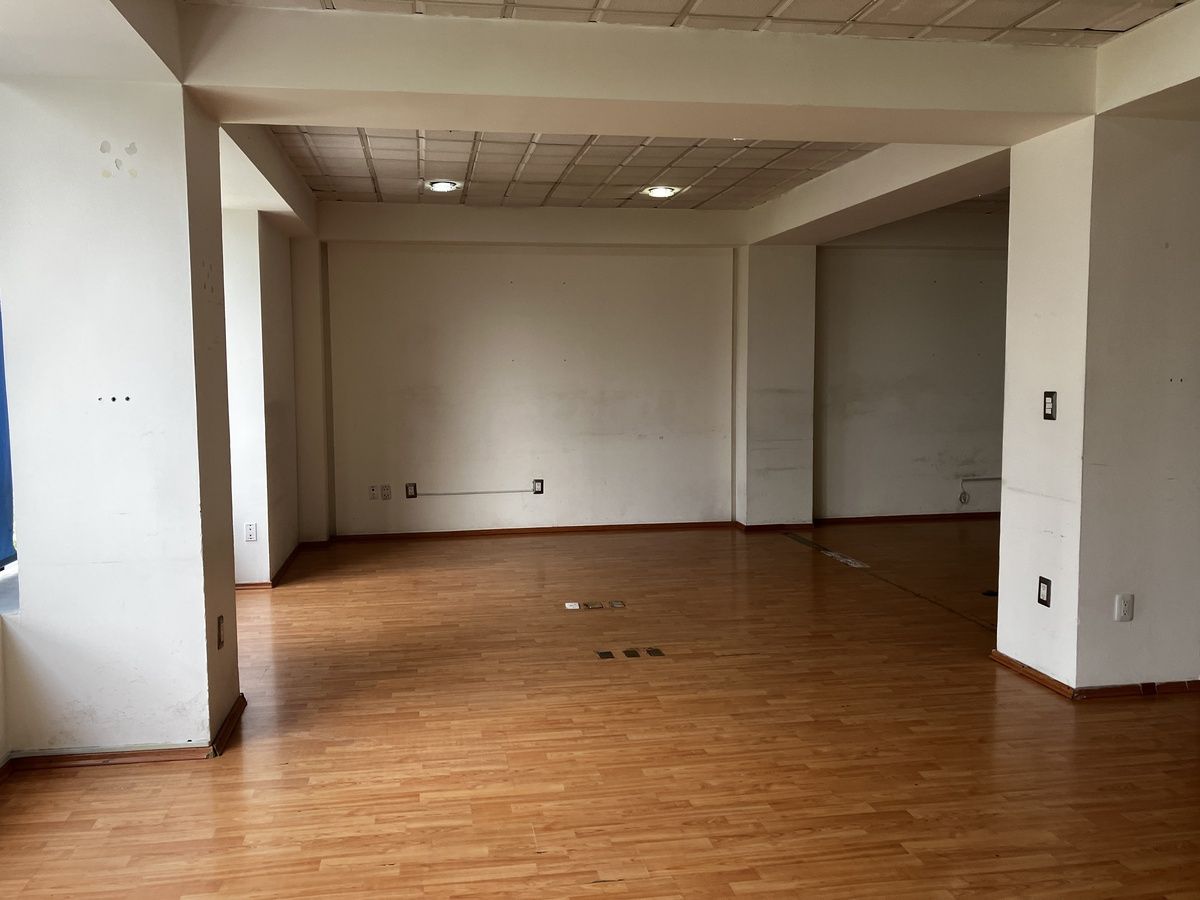 4 of 8: Área libre oficina