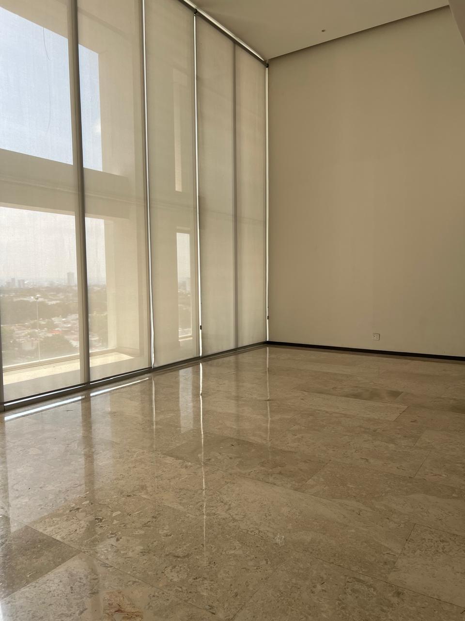 9 de 44: sala piso de mármol