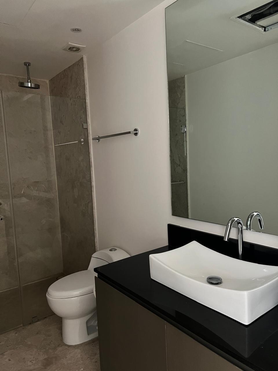 21 de 44: baño completo planta baja