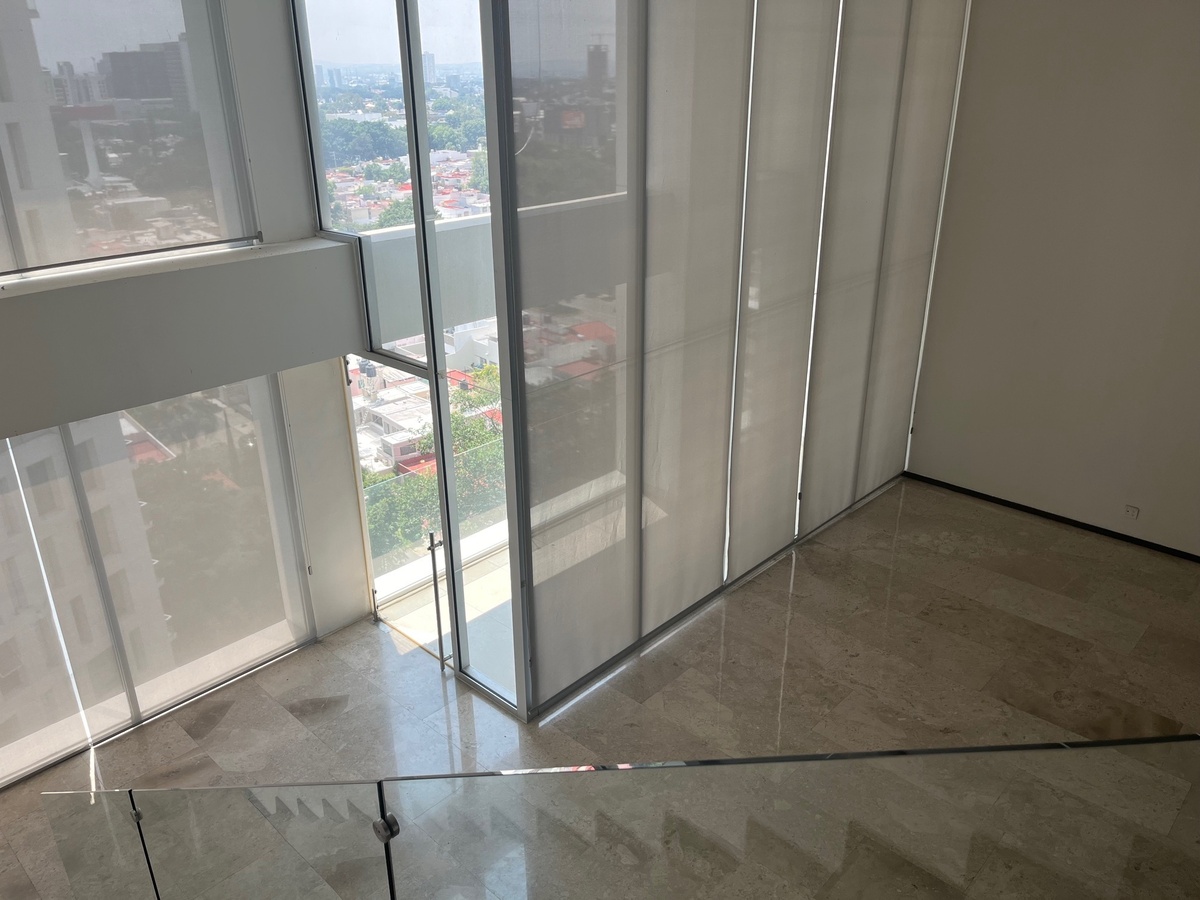 7 de 44: sala a doble altura