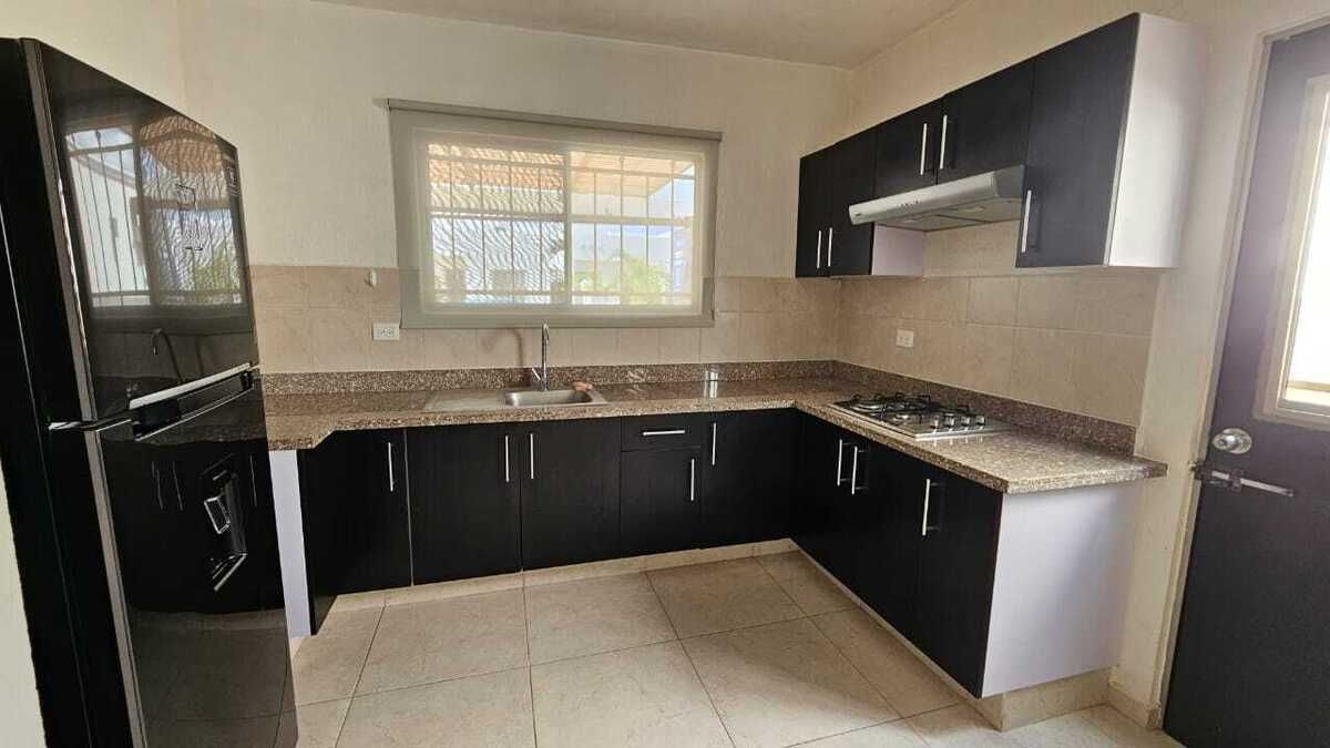 3 de 12: cocina vestida