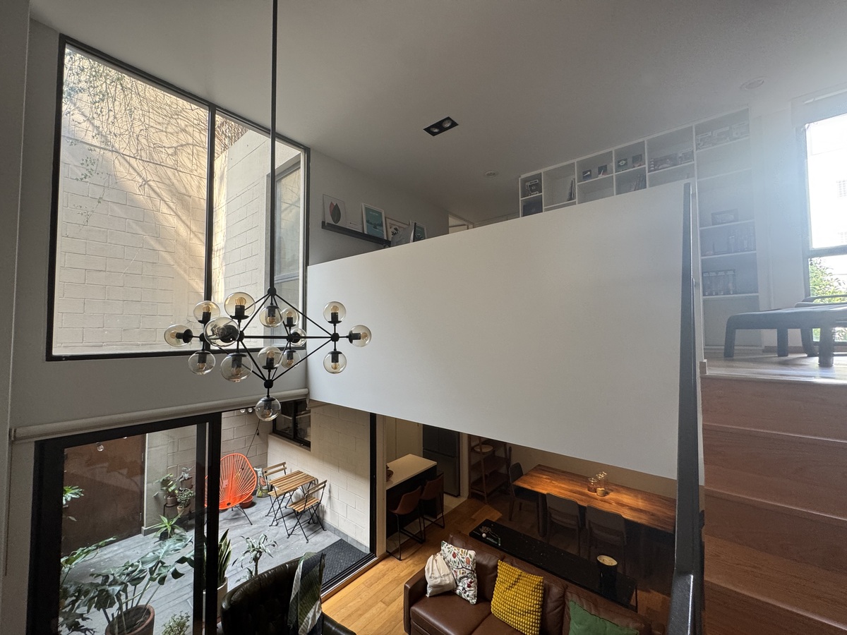 27 de 35: Vista desde escaleras piso 1