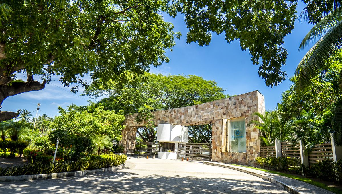 5 of 33: Acceso al condominio privado