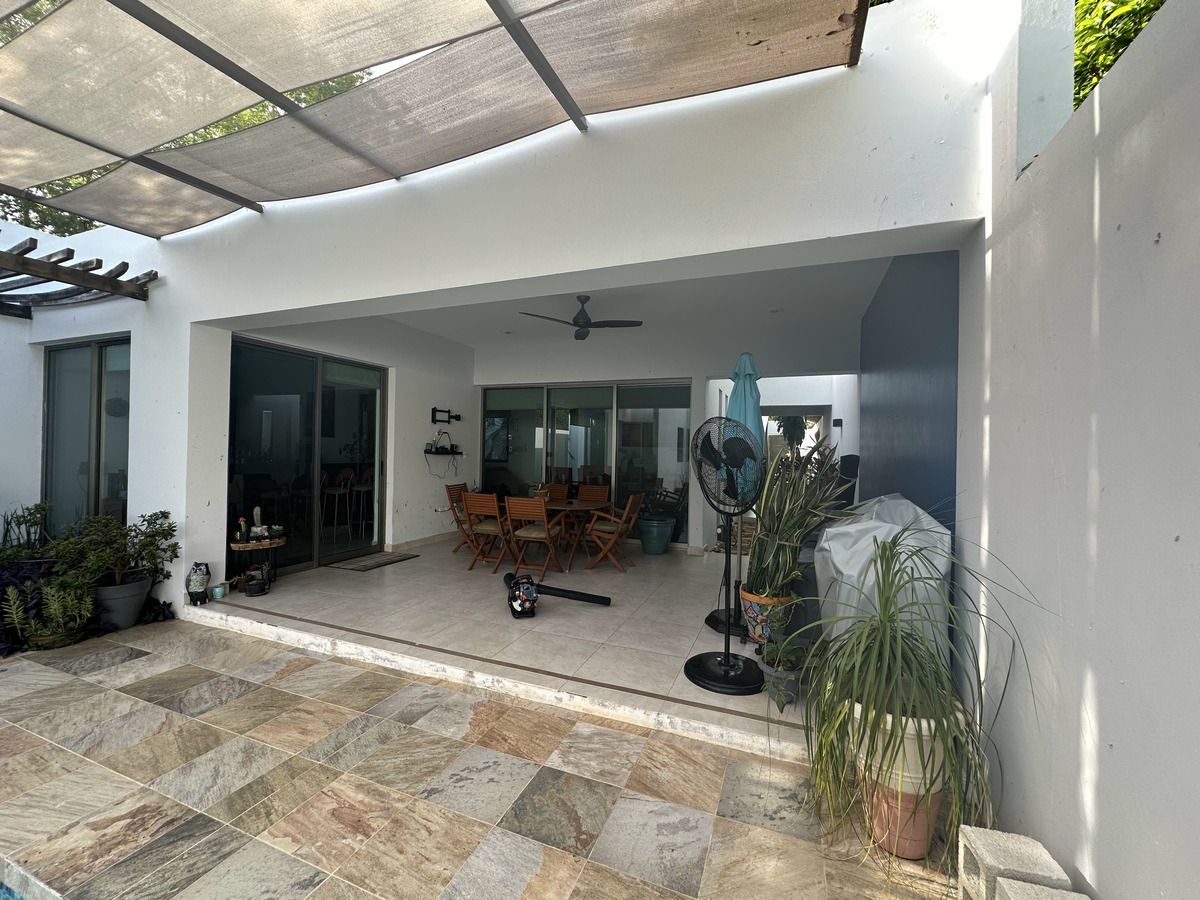 2 of 18: TERRAZA