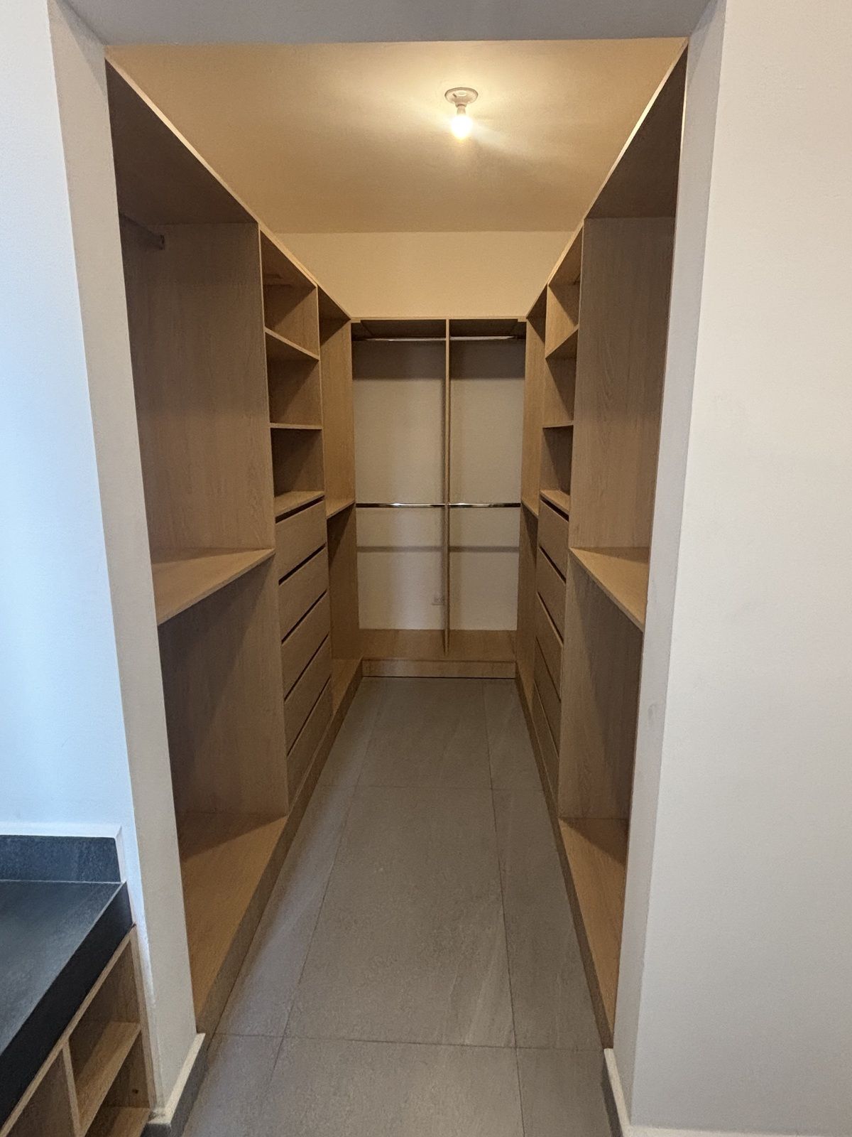 7 de 27: VESTIDOR PRINCIPAL