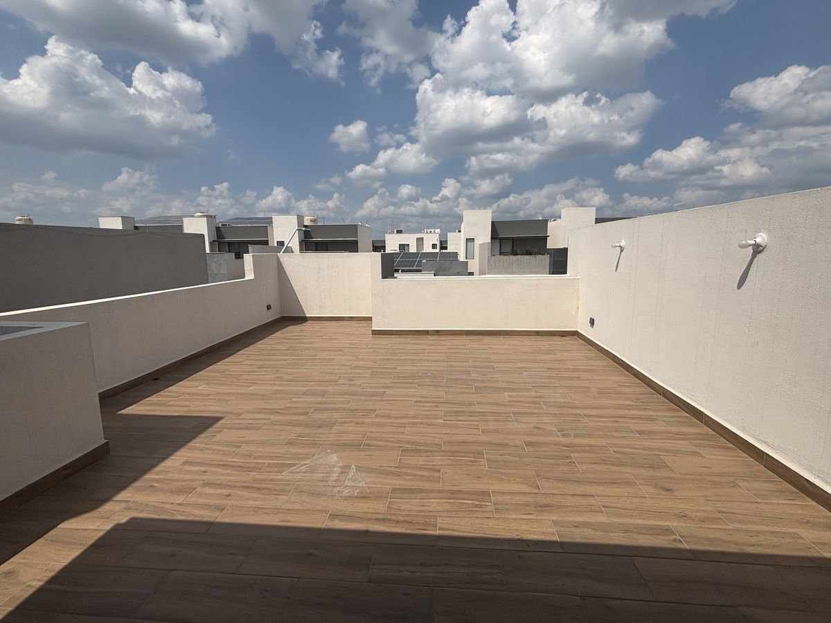 18 de 27: TERRAZA DEL 3ER PISO