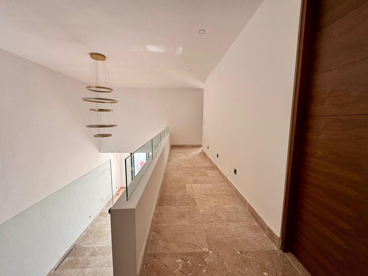 8 of 47: SALA COMEDOR DOBLE ALTURA