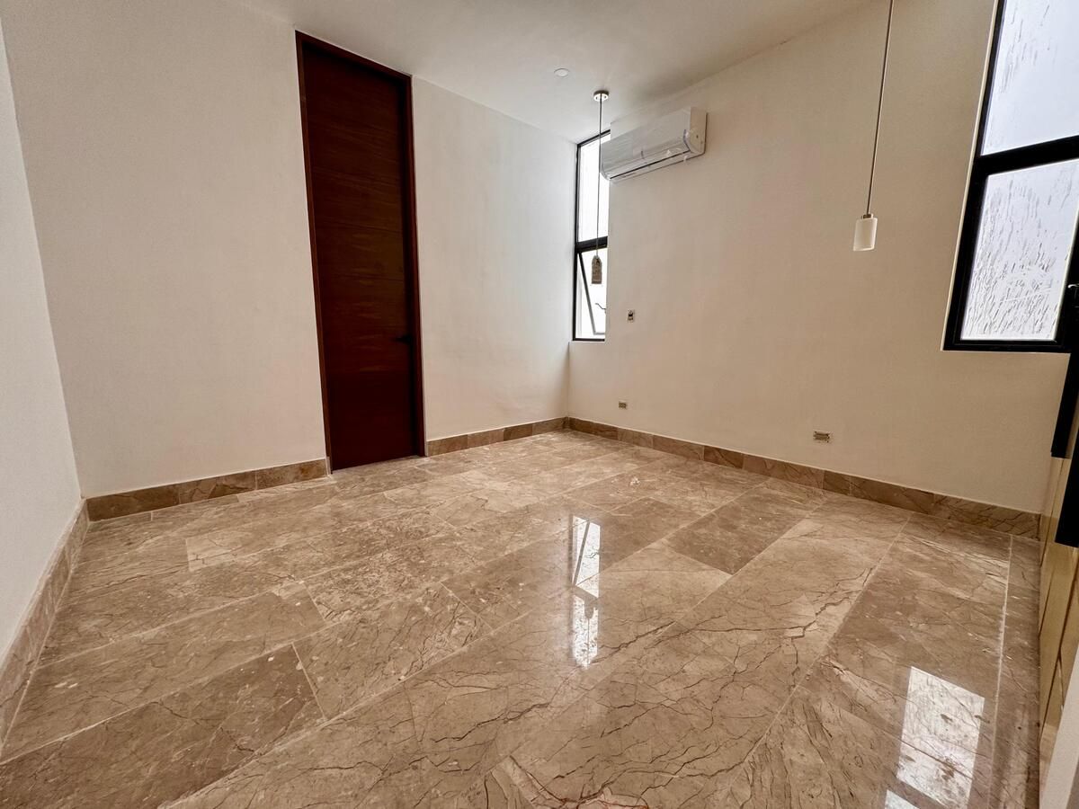 17 de 36: RECÁMARA EN PLANTA BAJA CON BAÑO Y CLOSET