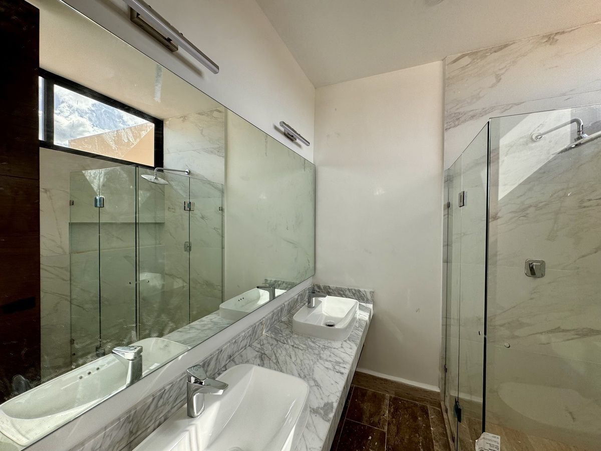 16 de 43: BAÑO PRINCIPAL