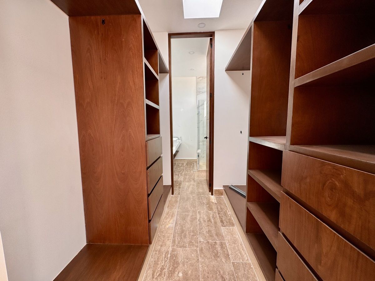11 de 35: WALK IN CLOSET RECÁMARA PRINCIPAL