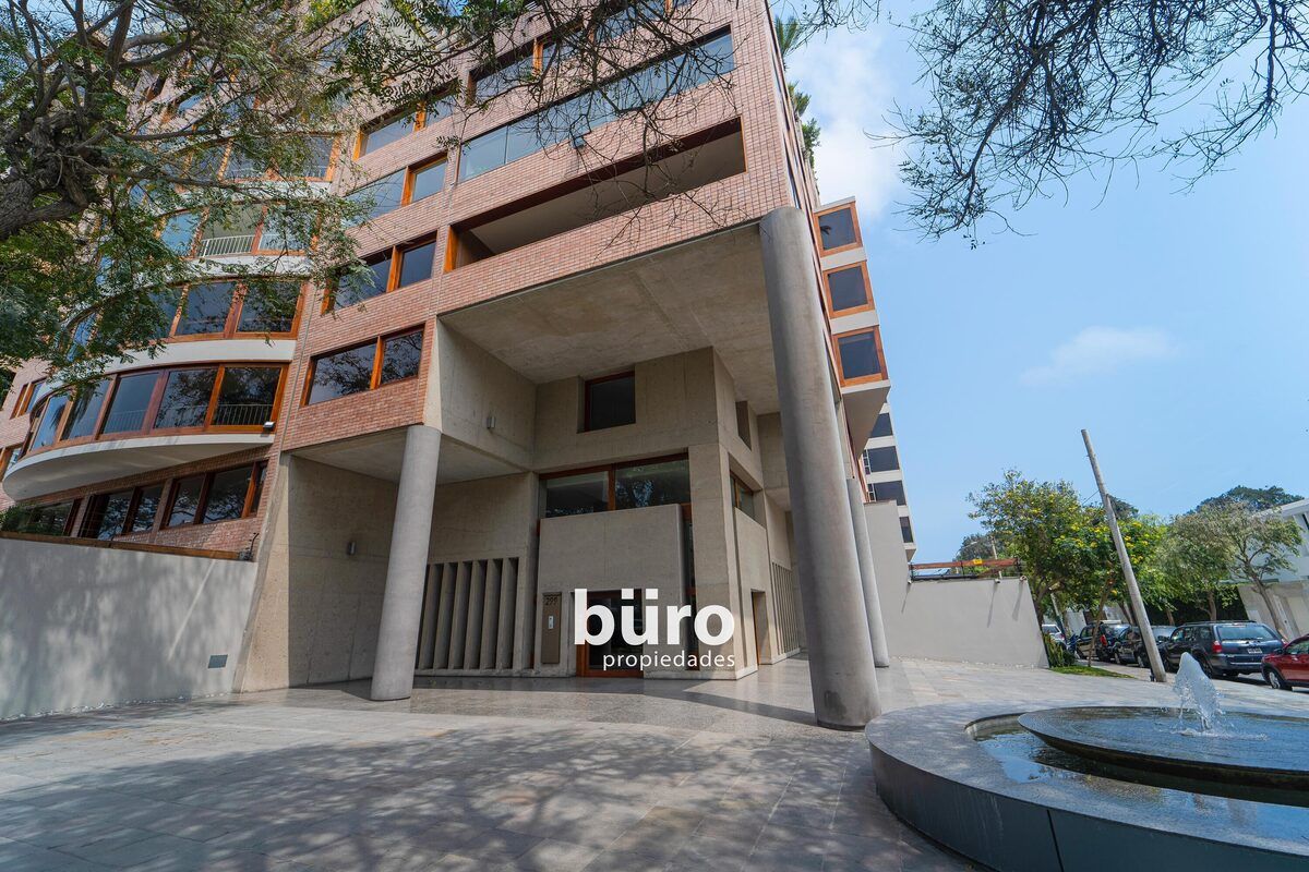 4 of 25: Fachada del Edificio
