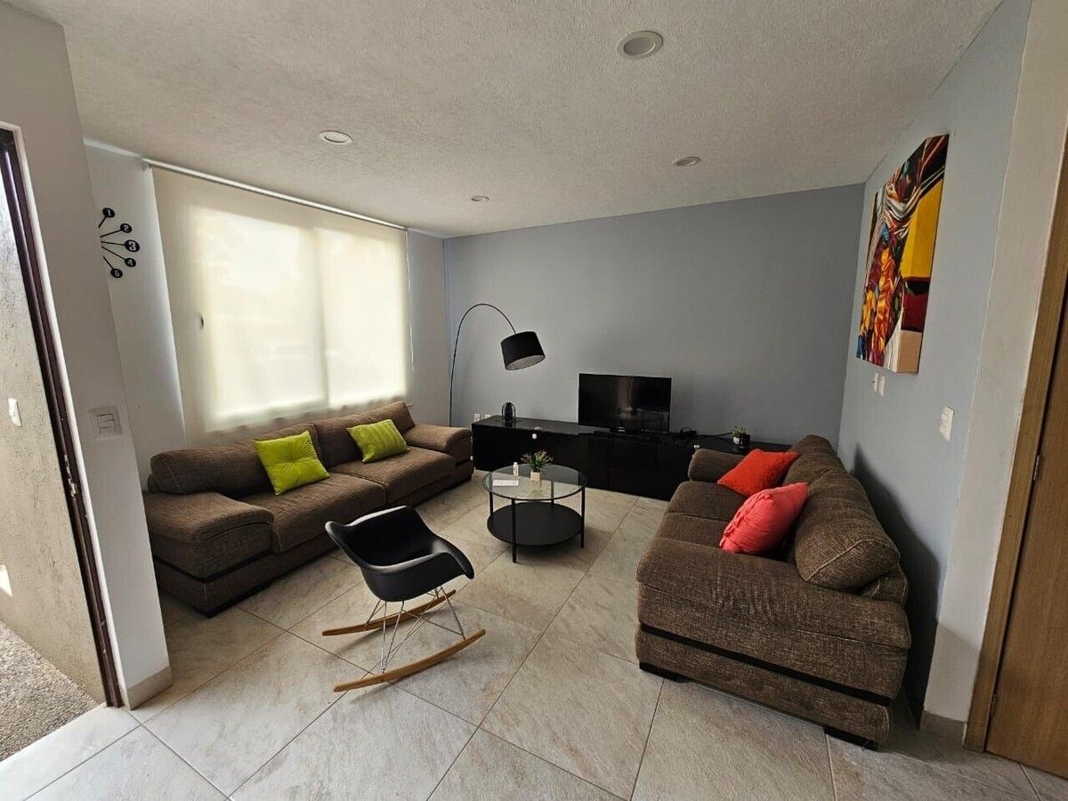 3 of 13: sala