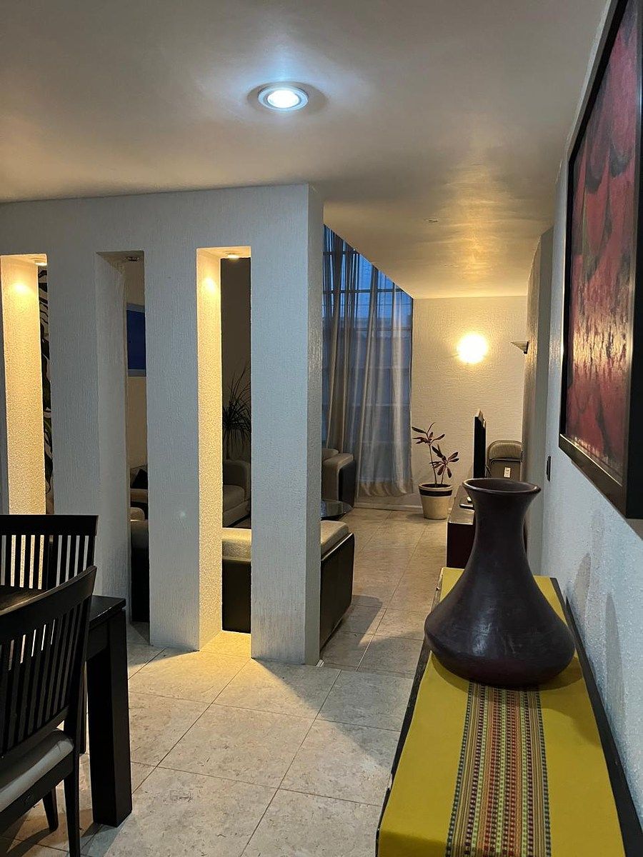 7 of 20: Comedor, separado de la sala