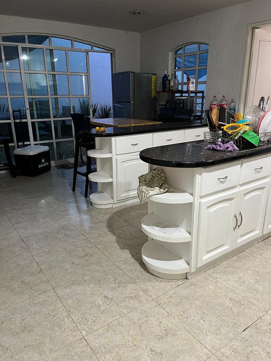 8 of 20: Desayunador con acceso al jardin