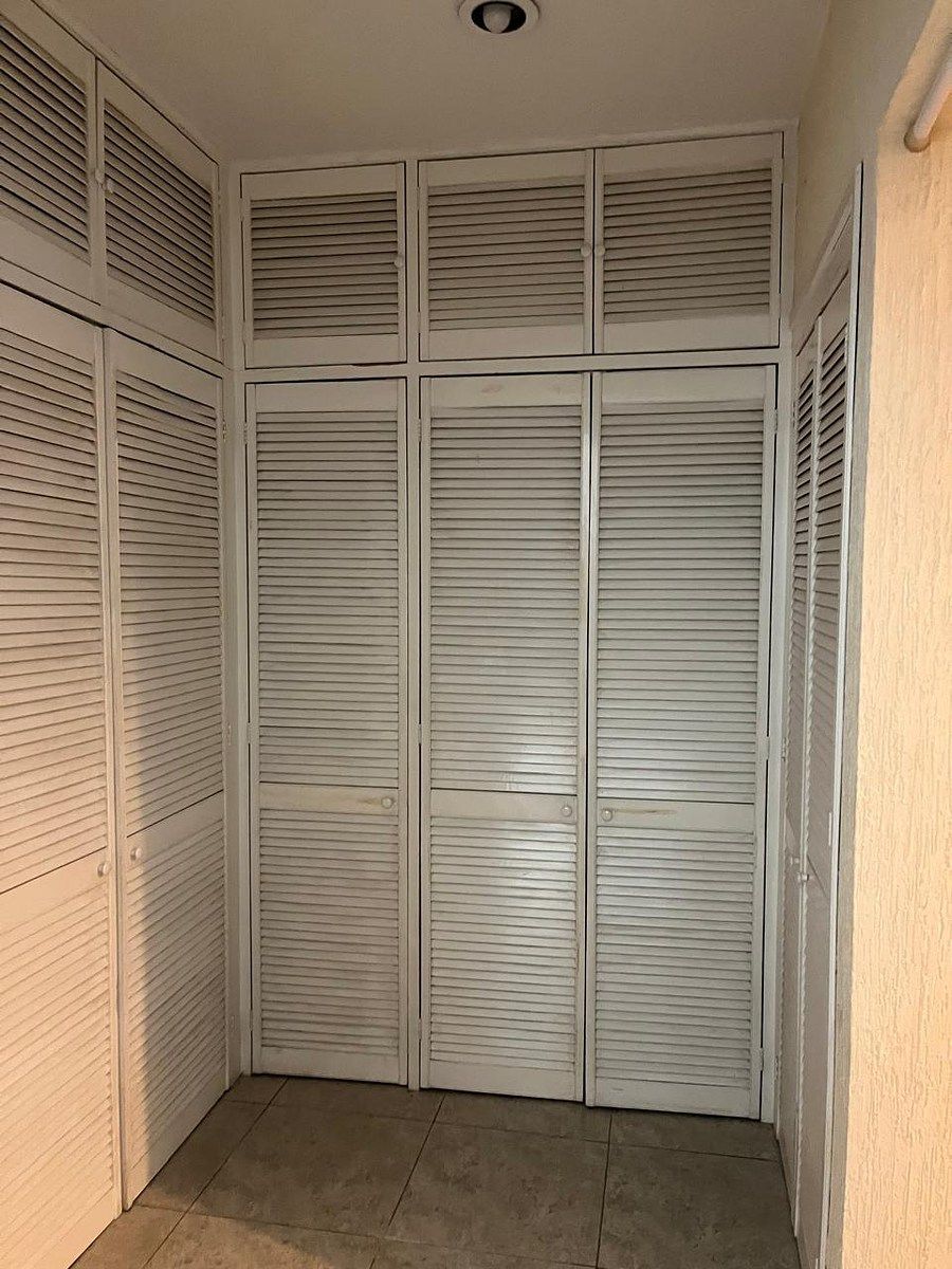 20 of 20: Vestidor principal