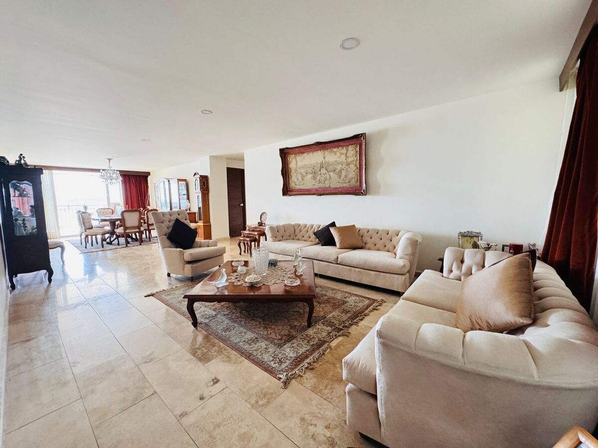 Venta departamento en el refugio Querétaro.