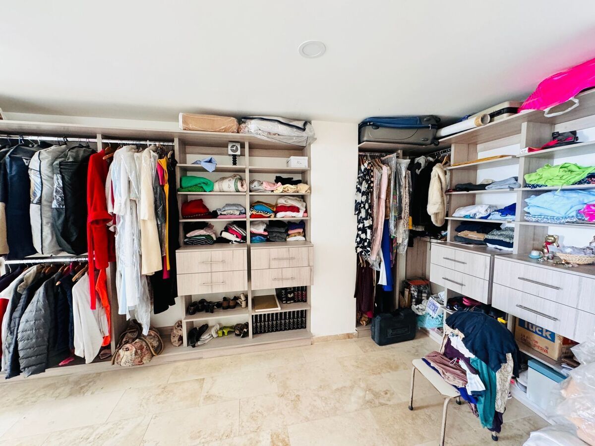 10 de 12: Vestidor de la recamara principal