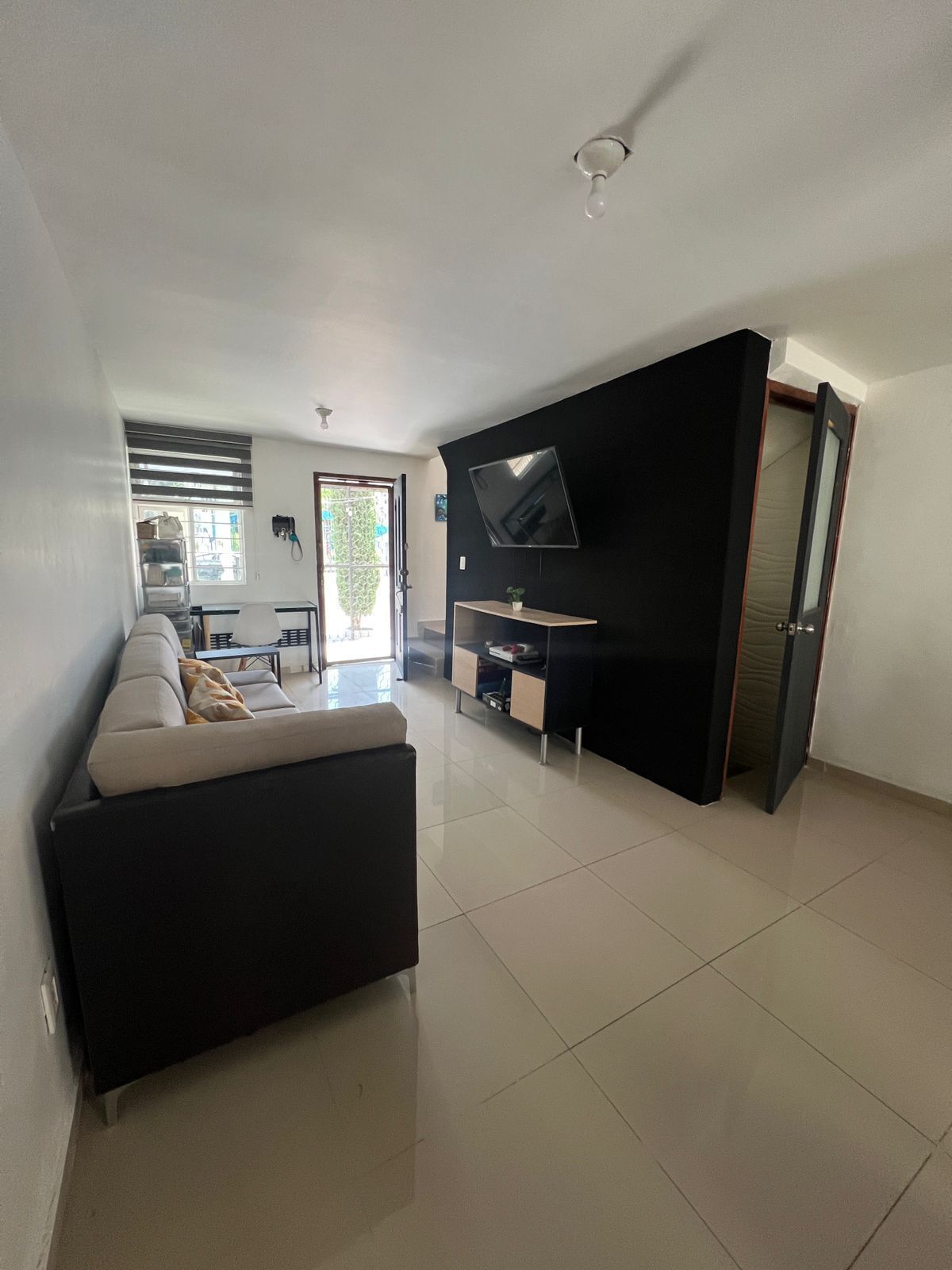 Sala y medio baño