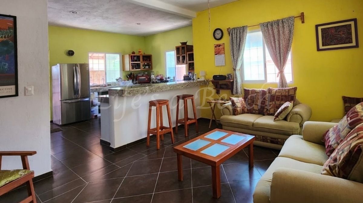 3 of 8: Sala y cocina