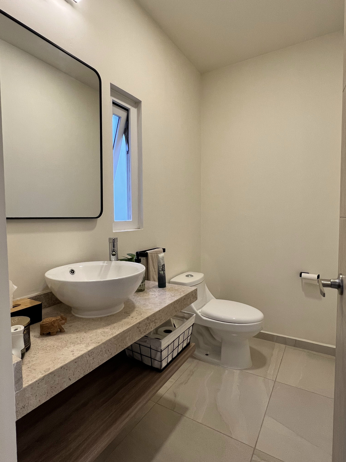 16 de 17: MEDIO BAÑO VISITAS