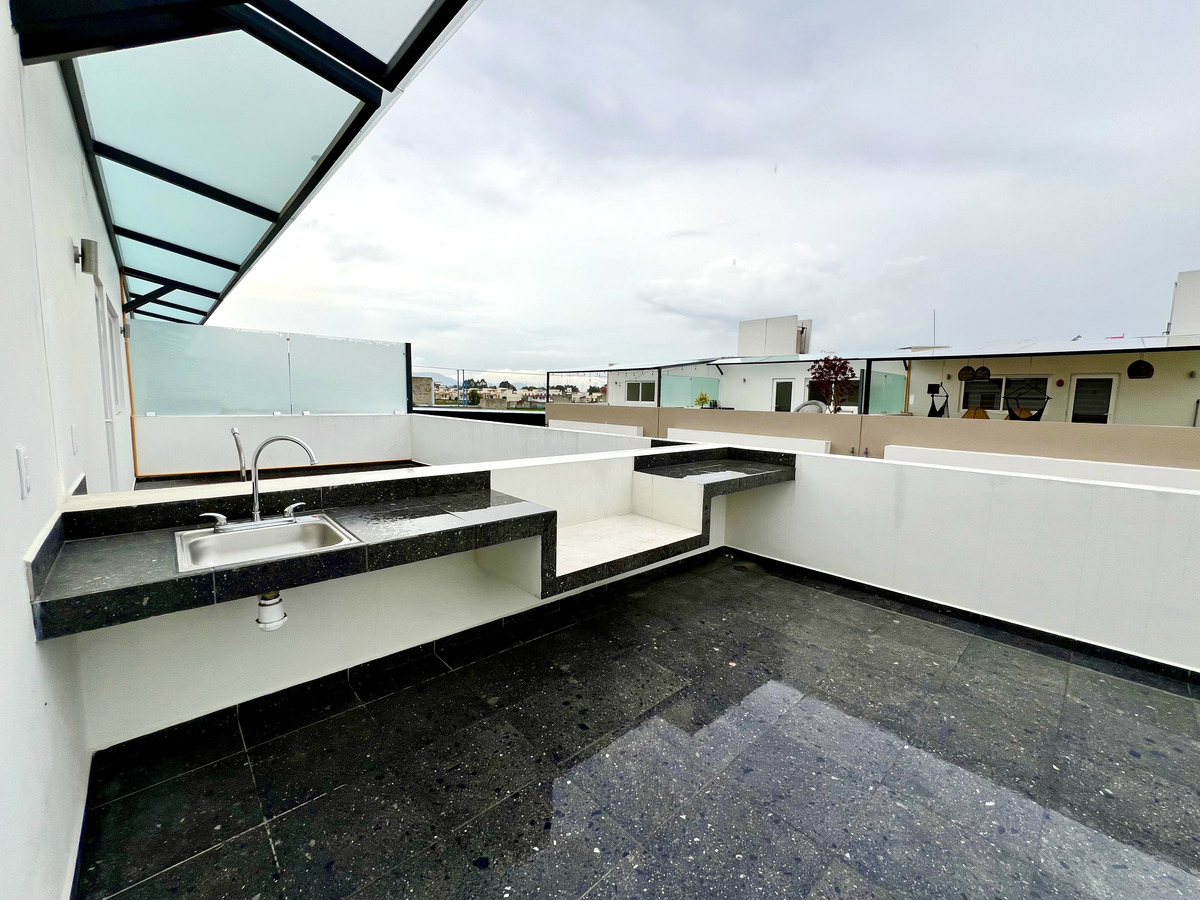 13 de 17: ROOF GARDEN CON COCINETA